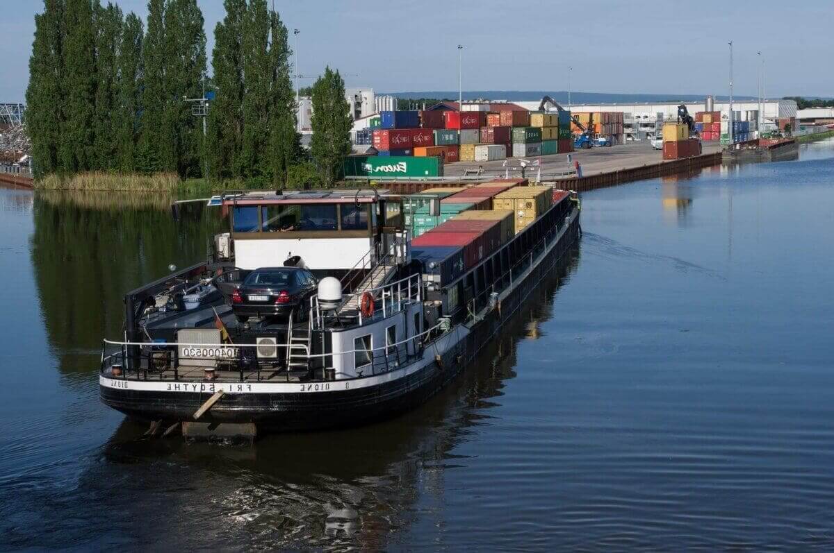 ship-3879168_1920-1200x797-1.jpg