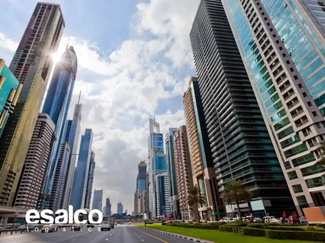 dubai-lojistik-merkezi-avantajlari-ve-ticaretteki-rolu-640x480.webp